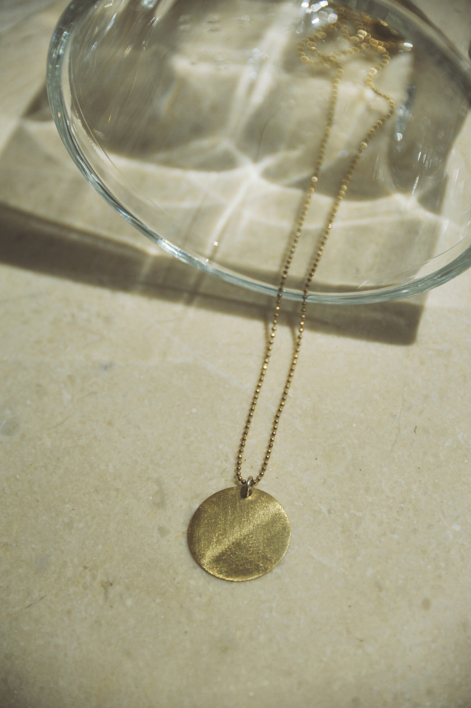 Gold Plated Chain with Decorative Medallions - obrazek 2