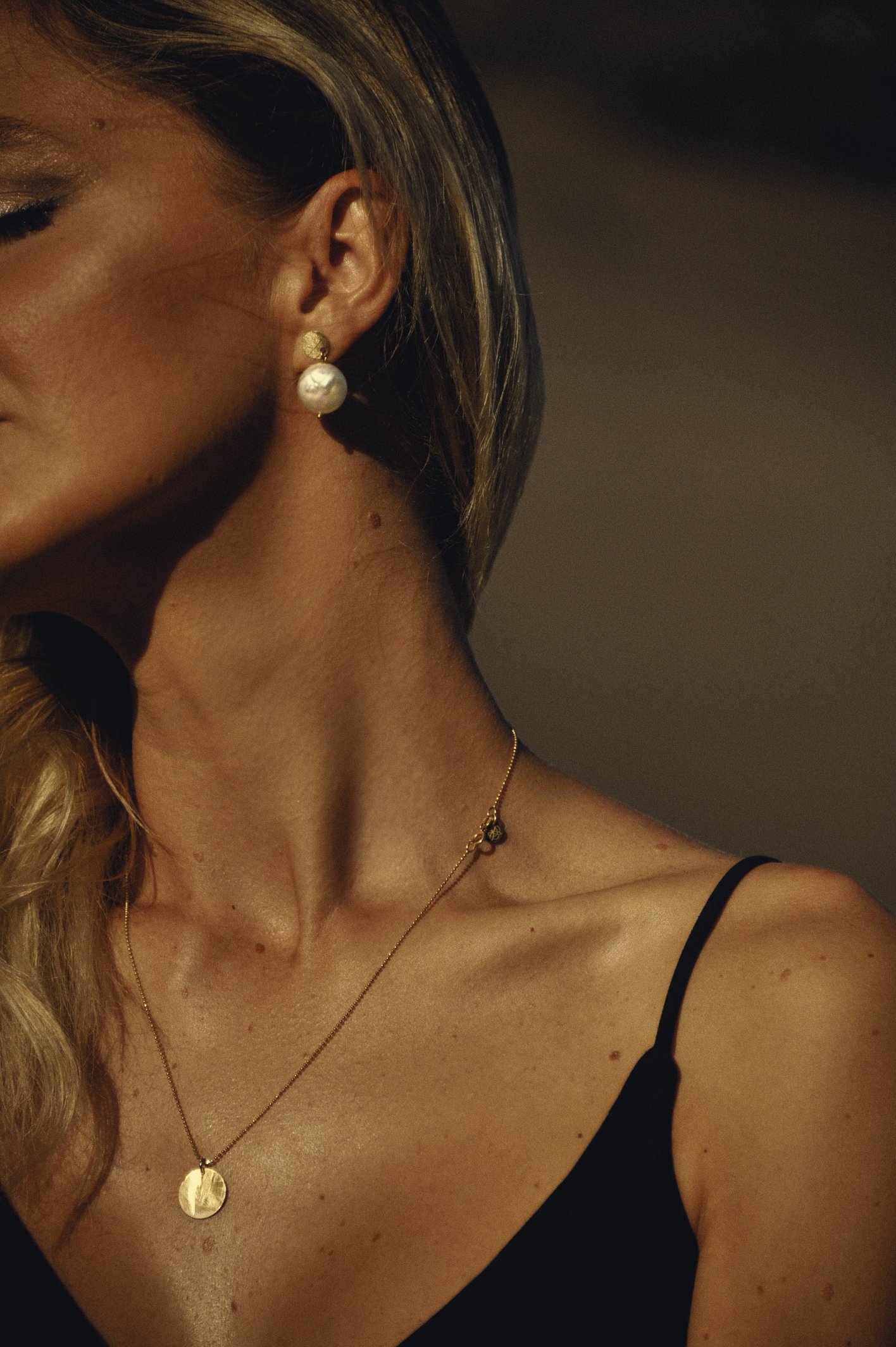 Silver Pearl Studs - obrazek 2